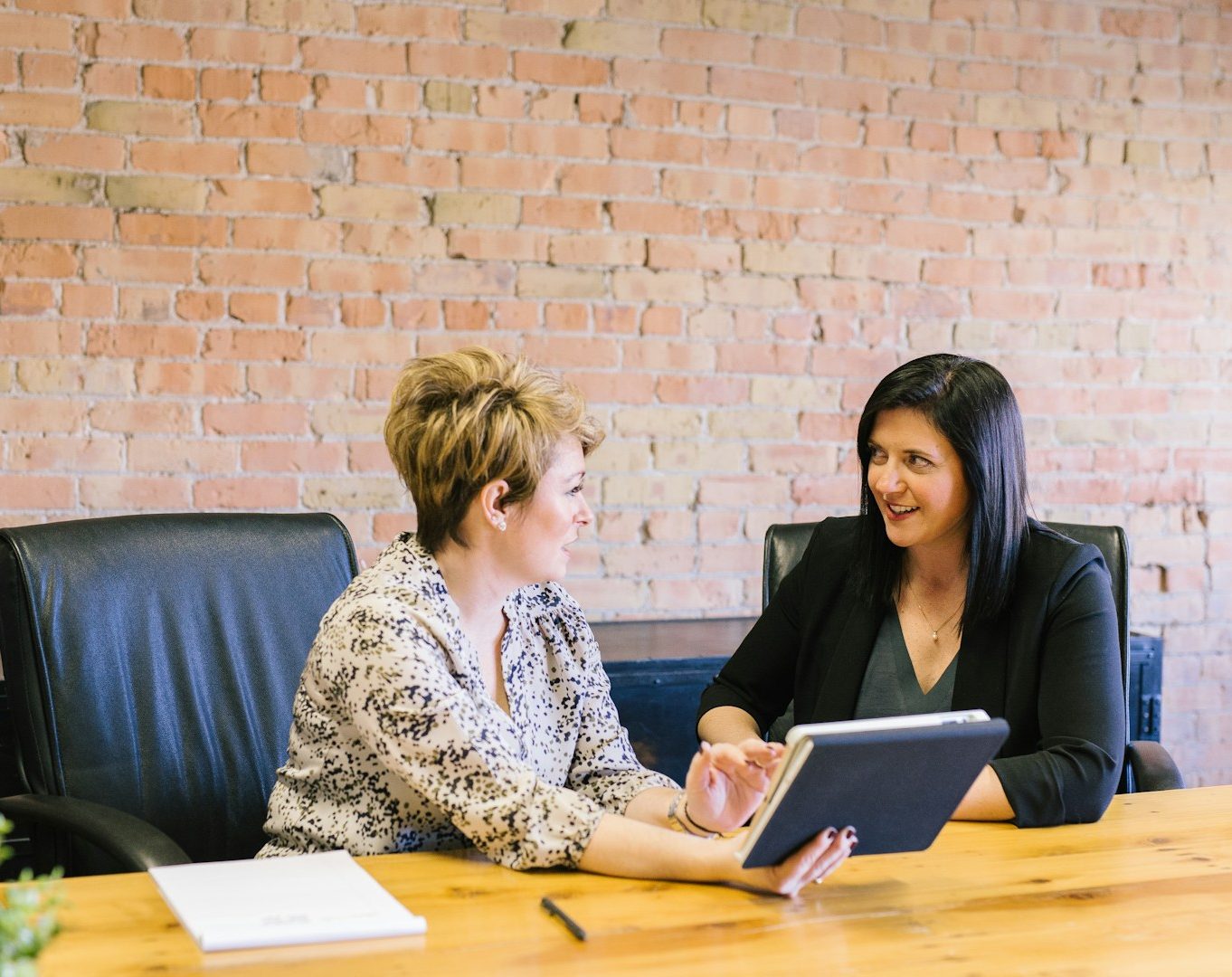 Customer review Ladies discussing cleaning results